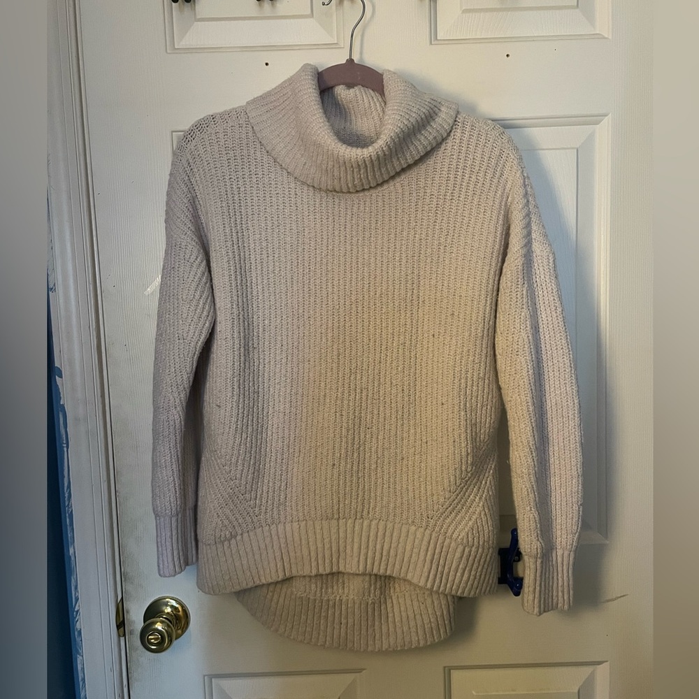 white knit long sleeve turtle neck sweater